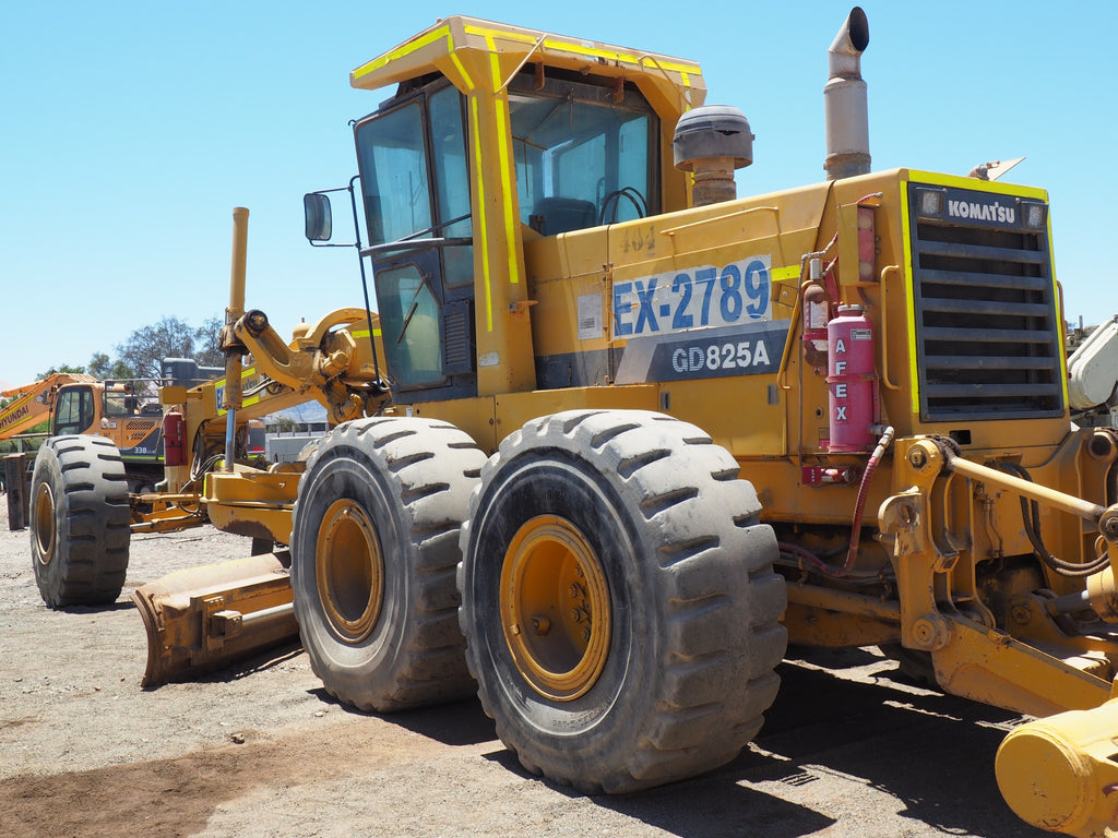 Lot 012 - 2011 Komatsu GD825A-2T
