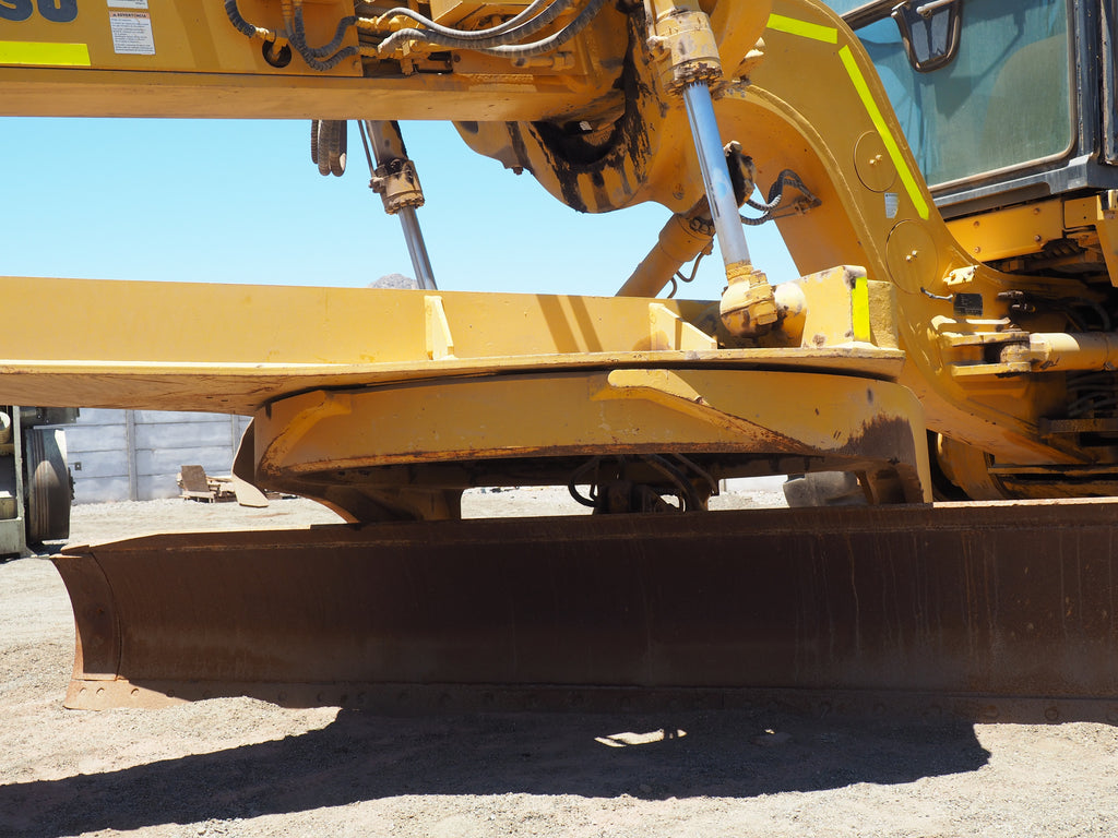 Lot 012 - 2011 Komatsu GD825A-2T