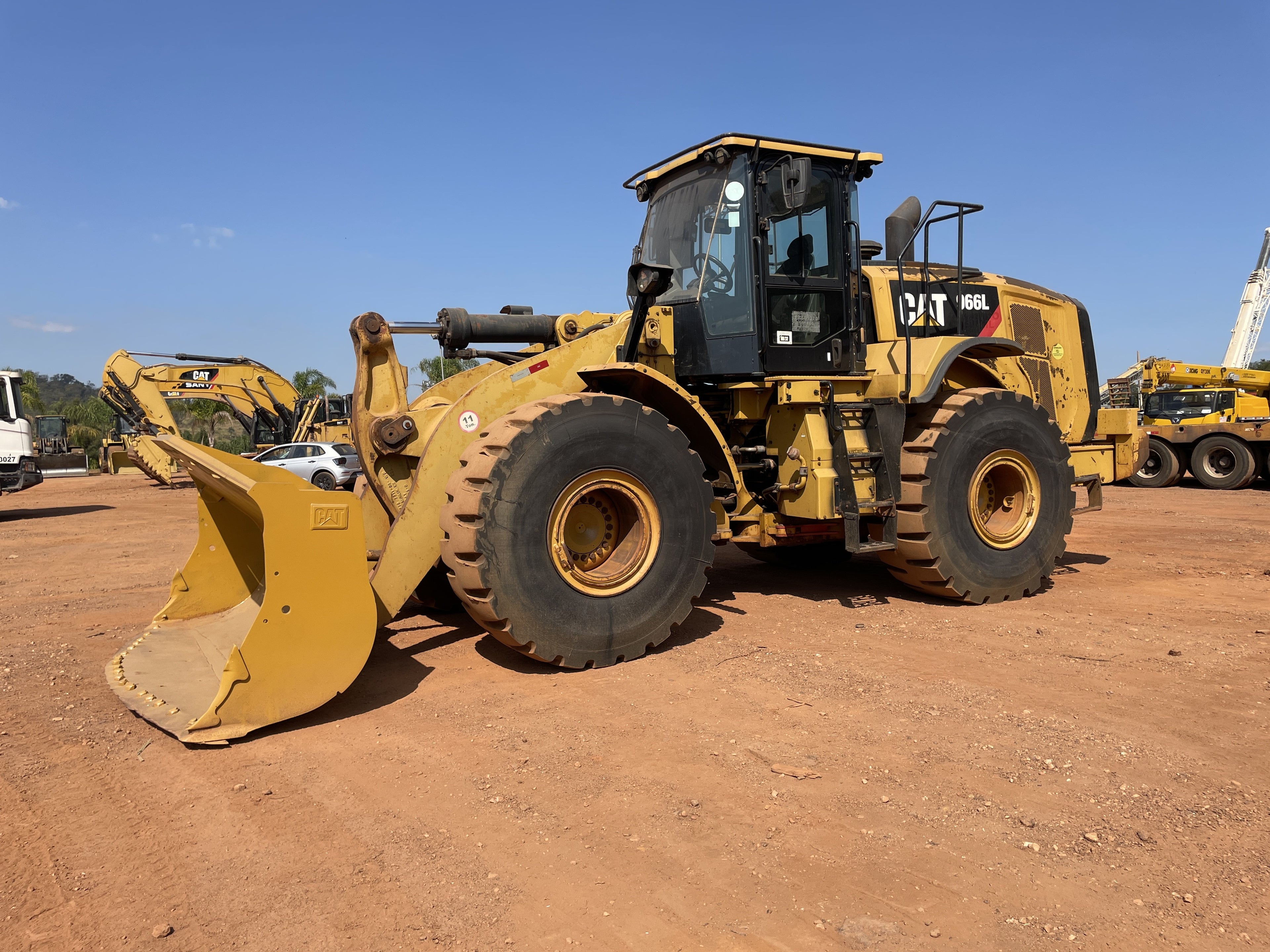 Lot 001 - 2018 Caterpillar 966L
