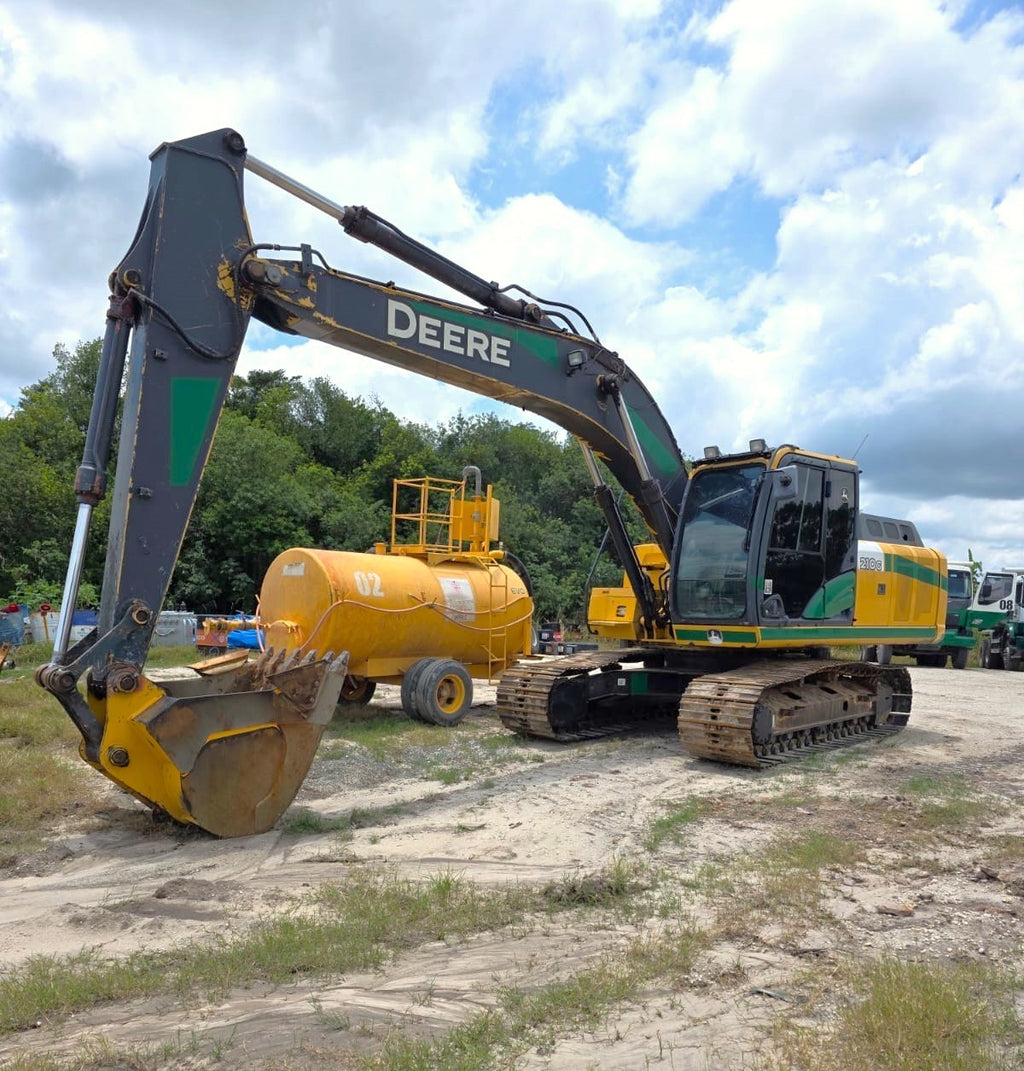 Lot 018 - 2015 John Deere 210G