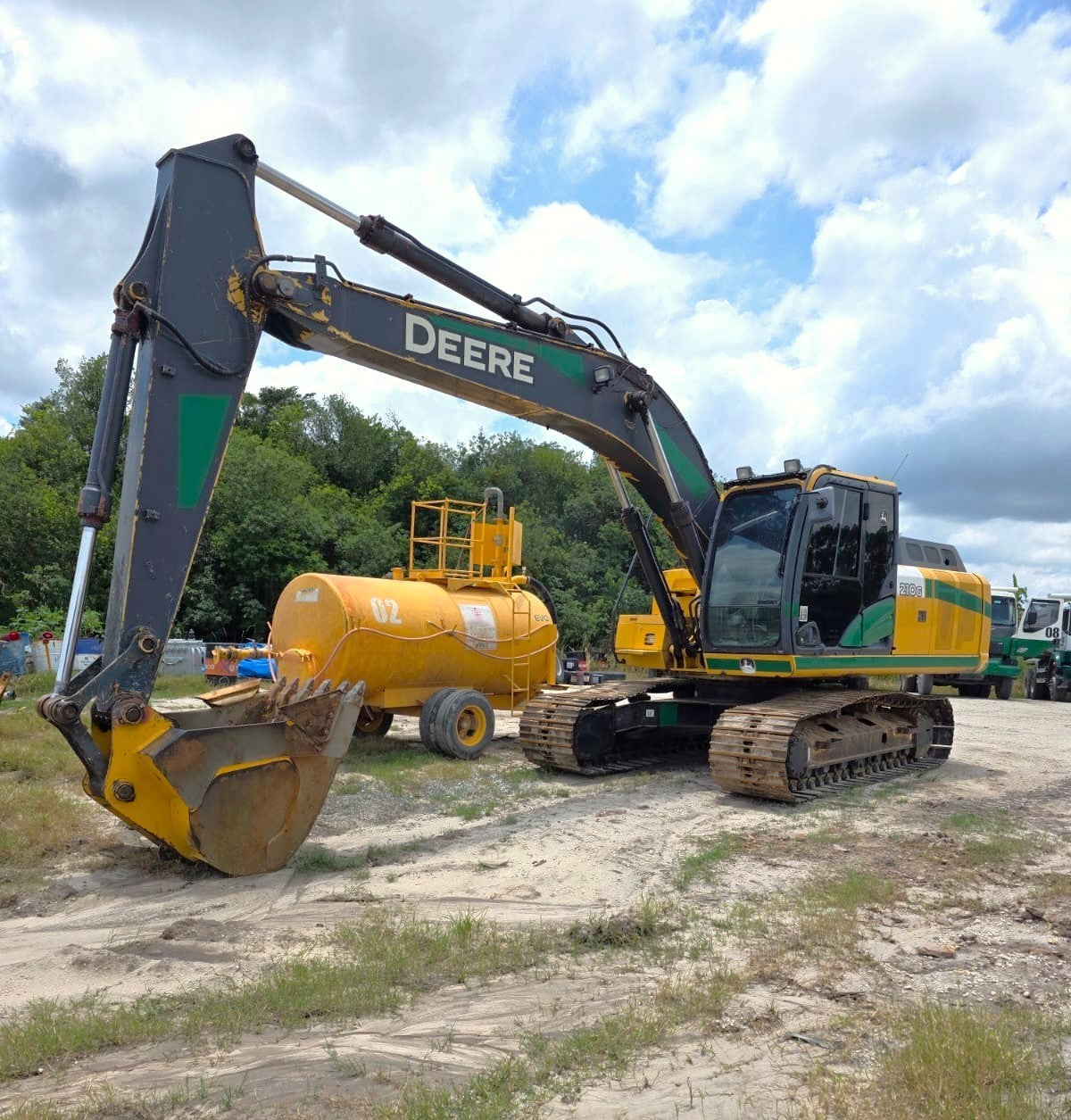 Lot 018 - 2015 John Deere 210G
