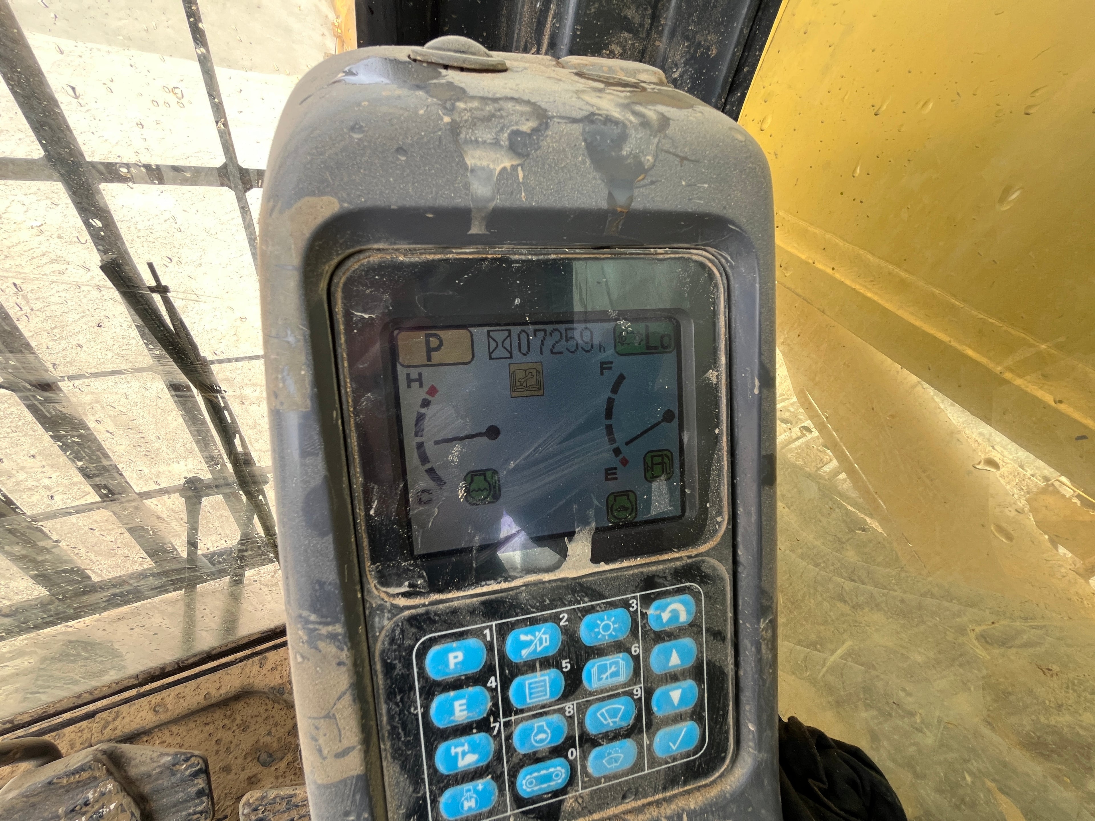 Lot 013 - 2010 Komatsu PC800-8 LONG REACH