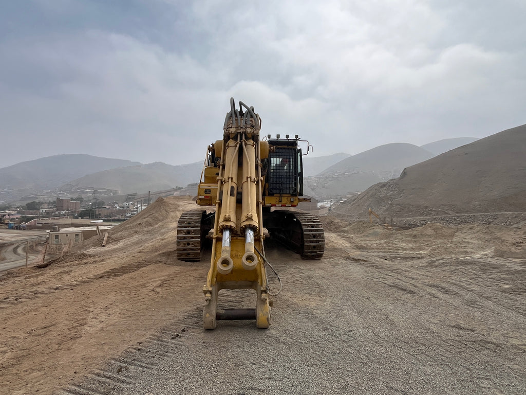 Lot 013 - 2010 Komatsu PC800-8 LONG REACH