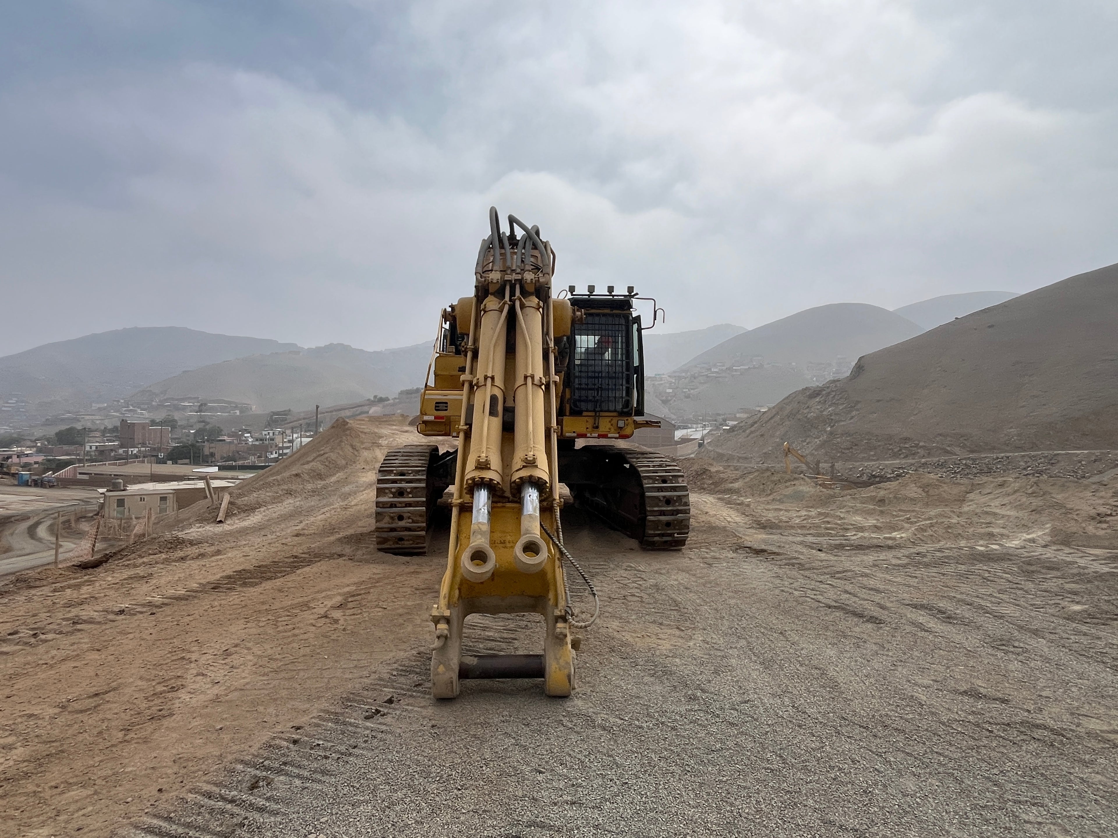 Lot 013 - 2010 Komatsu PC800-8 LONG REACH