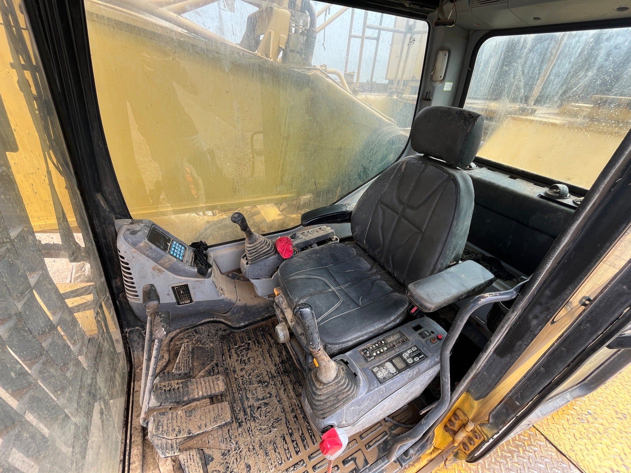 Lot 013 - 2010 Komatsu PC800-8 LONG REACH