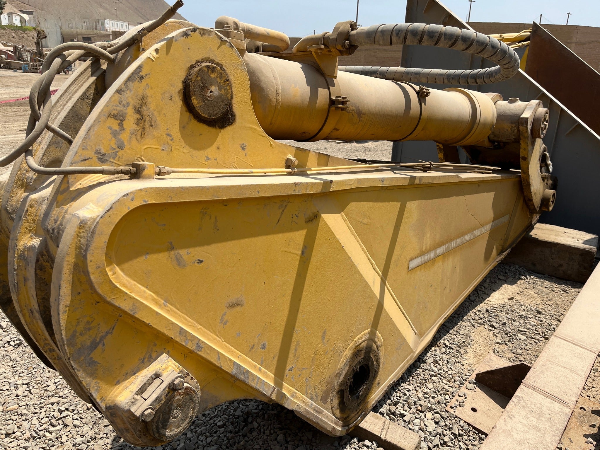 Lot 013 - 2010 Komatsu PC800-8 LONG REACH