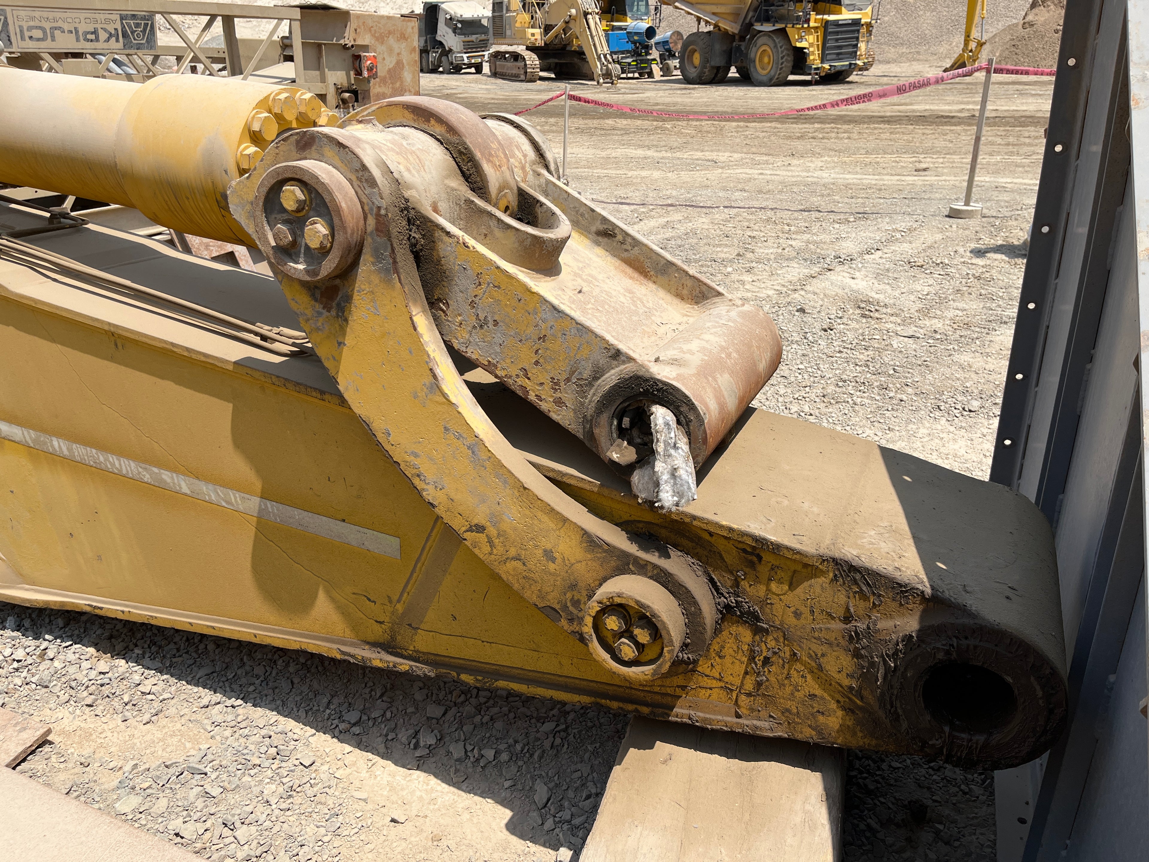Lot 013 - 2010 Komatsu PC800-8 LONG REACH