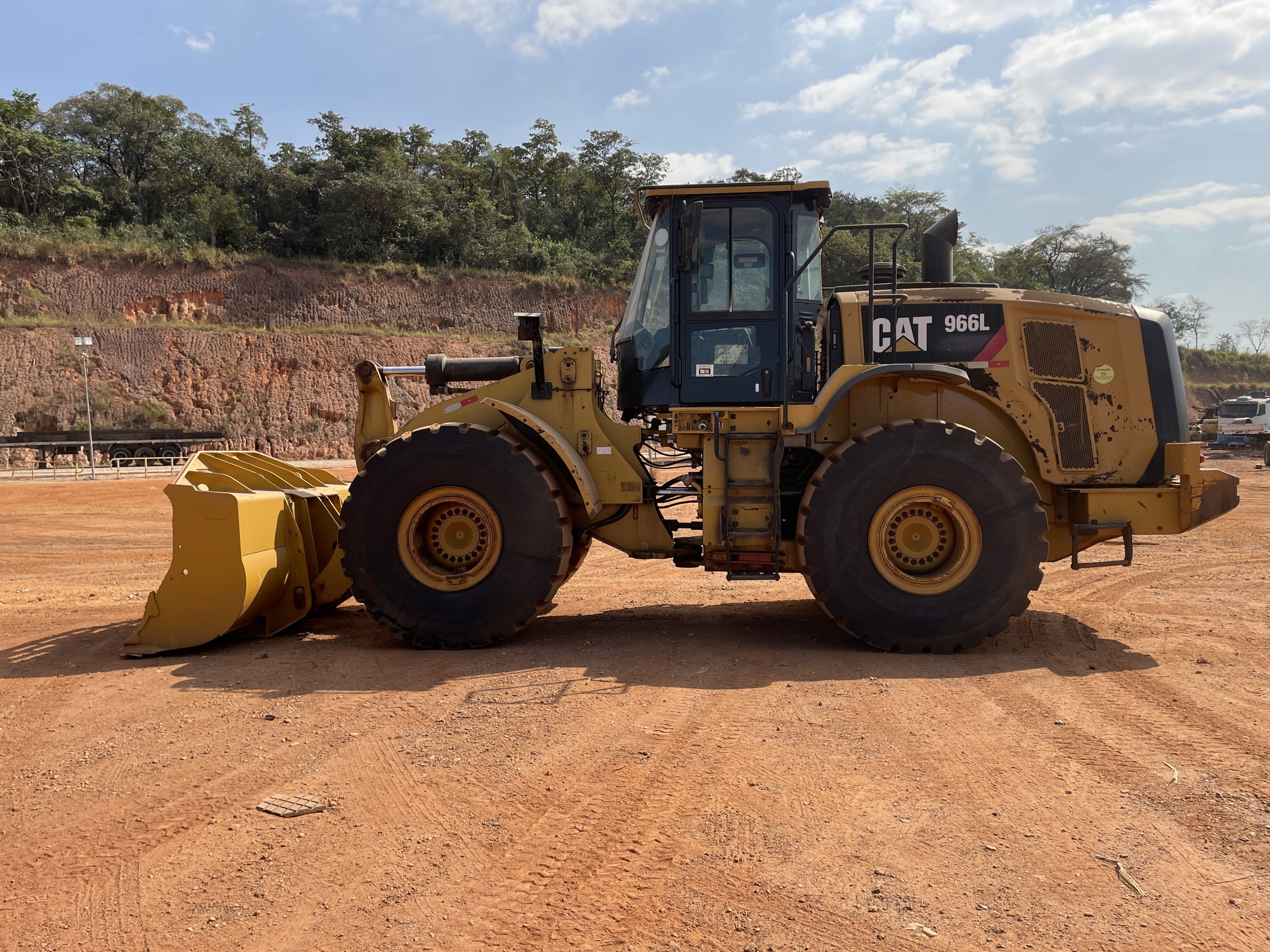 Lot 001 - 2018 Caterpillar 966L