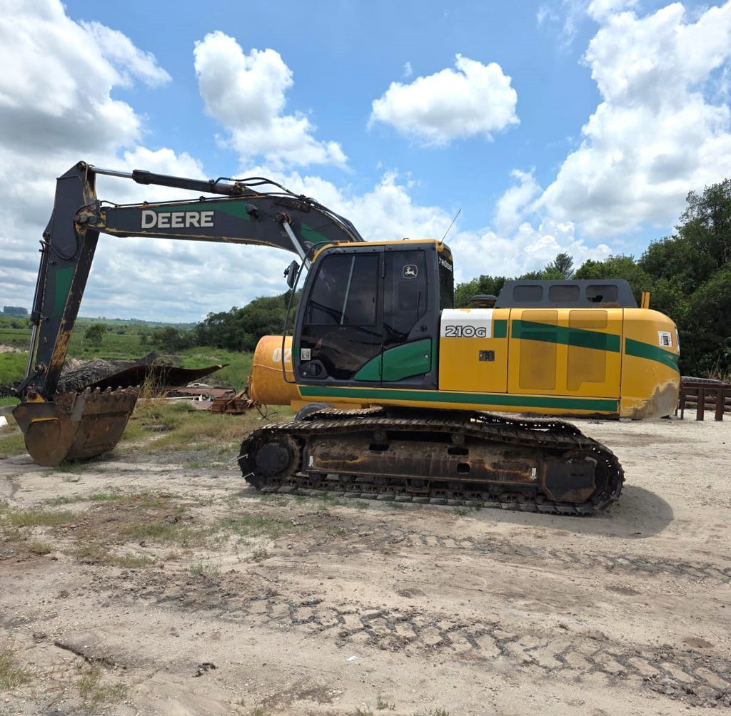 Lot 018 - 2015 John Deere 210G