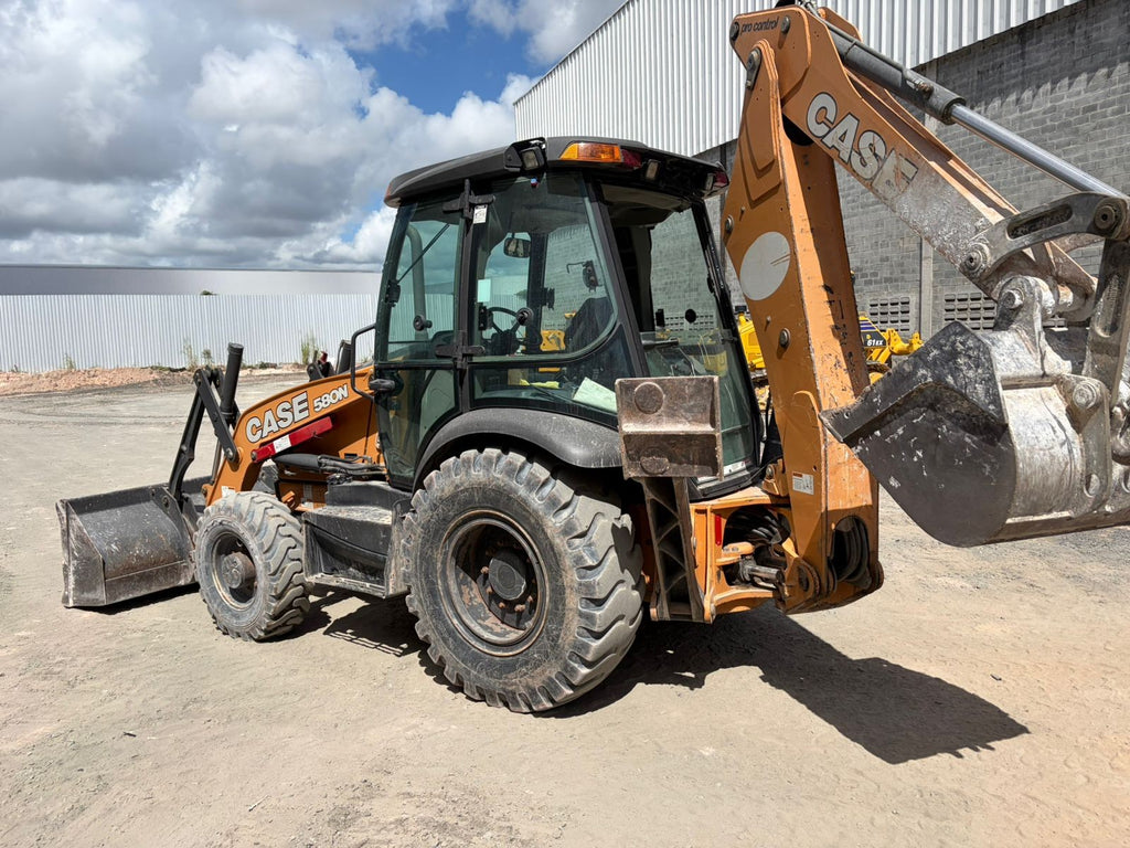 Lot 030 - 2021 Case 580N