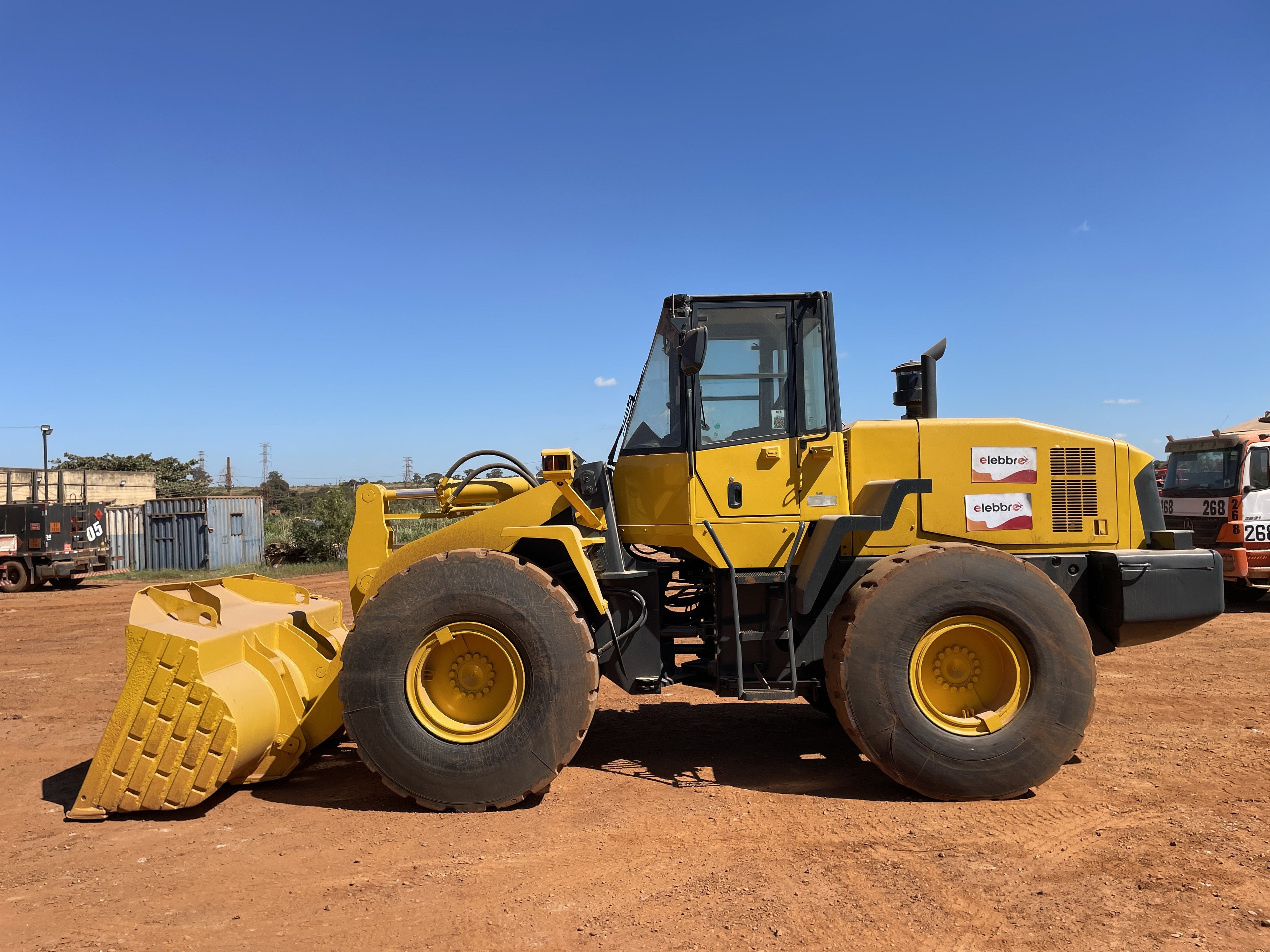 Lot 005 - 2013 Komatsu WA320