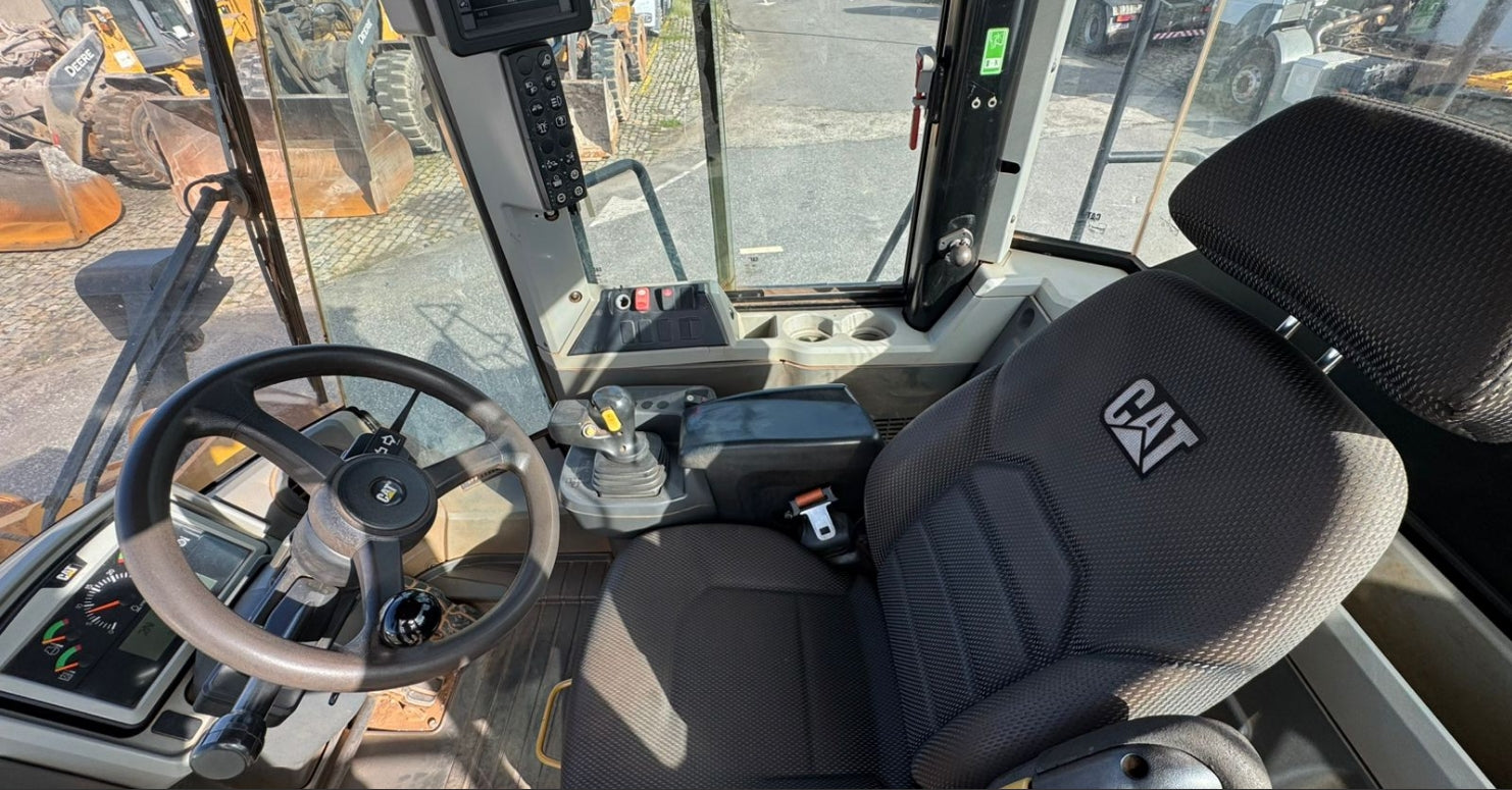 Lot 004 - 2021 Caterpillar 966L