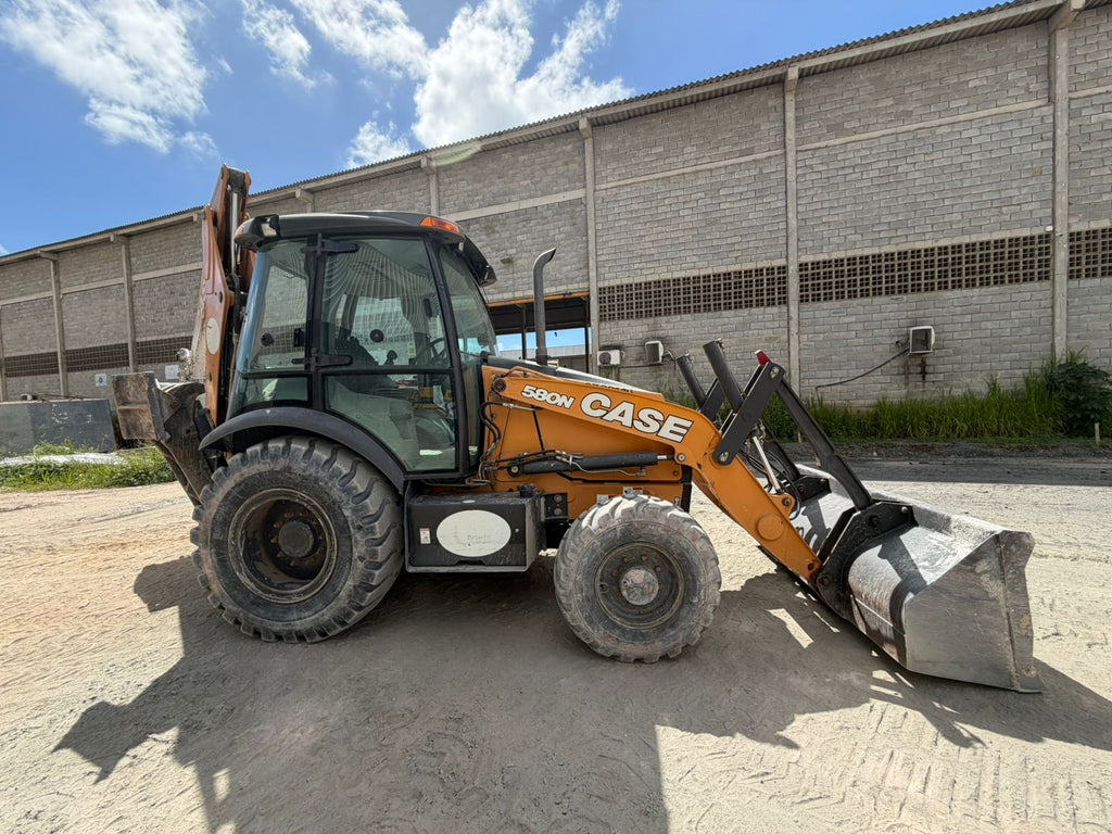 Lot 030 - 2021 Case 580N