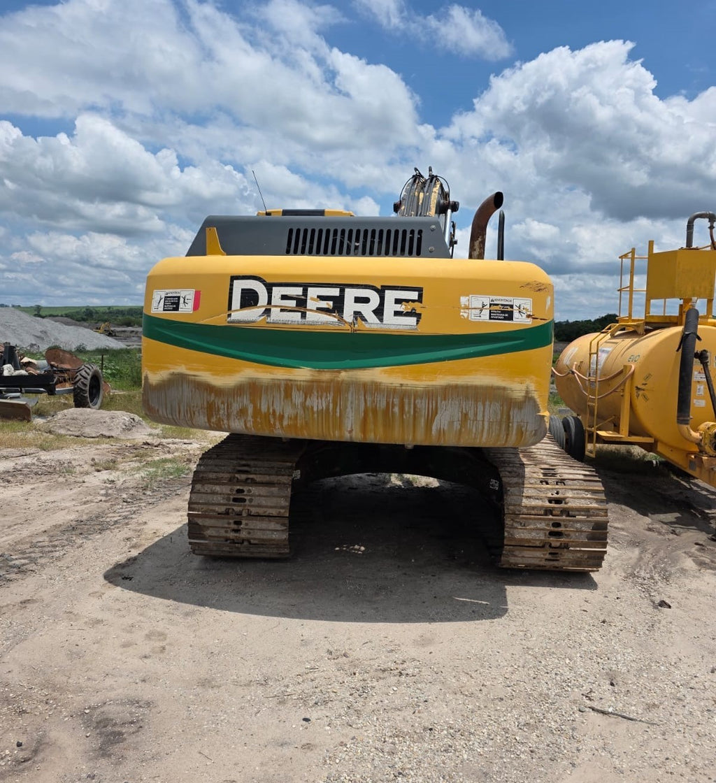 Lot 018 - 2015 John Deere 210G