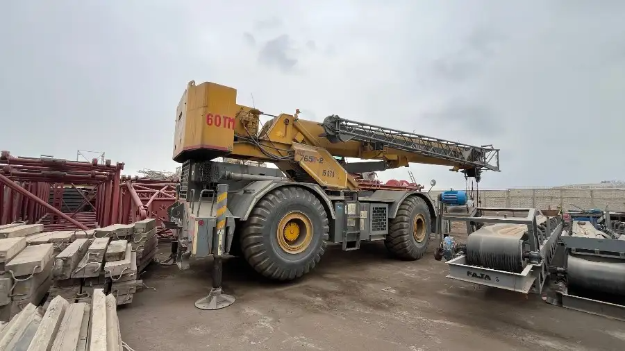 Lot RT02 - 2012 Grove RT765E-2