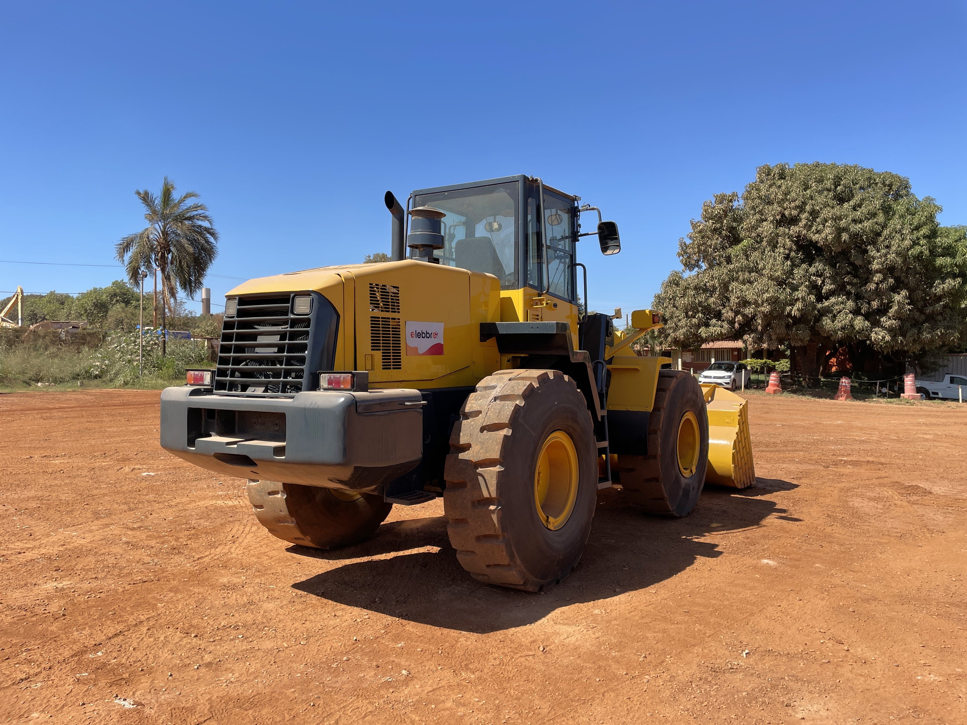 Lot 005 - 2013 Komatsu WA320