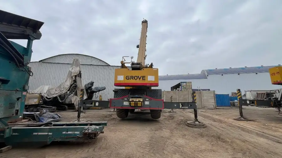 Lot RT03 - 2013 Grove RT880E