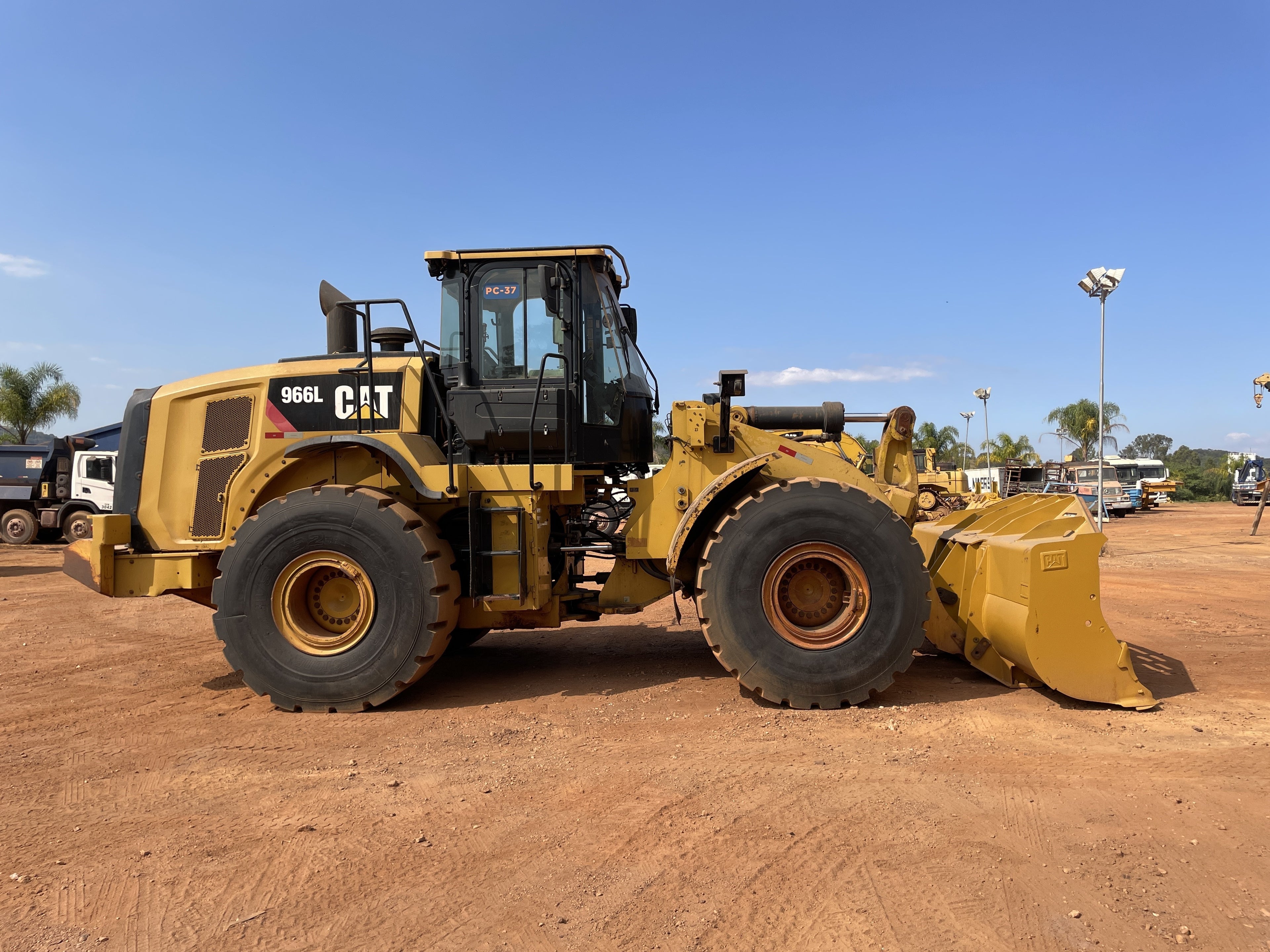 Lot 001 - 2018 Caterpillar 966L