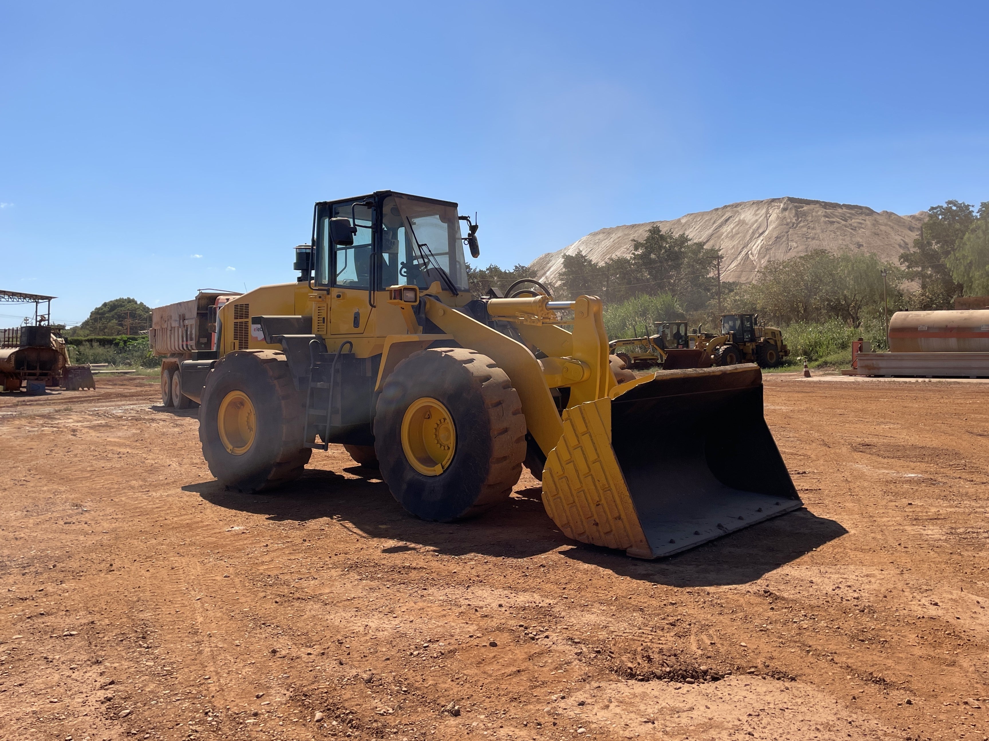 Lot 005 - 2013 Komatsu WA320