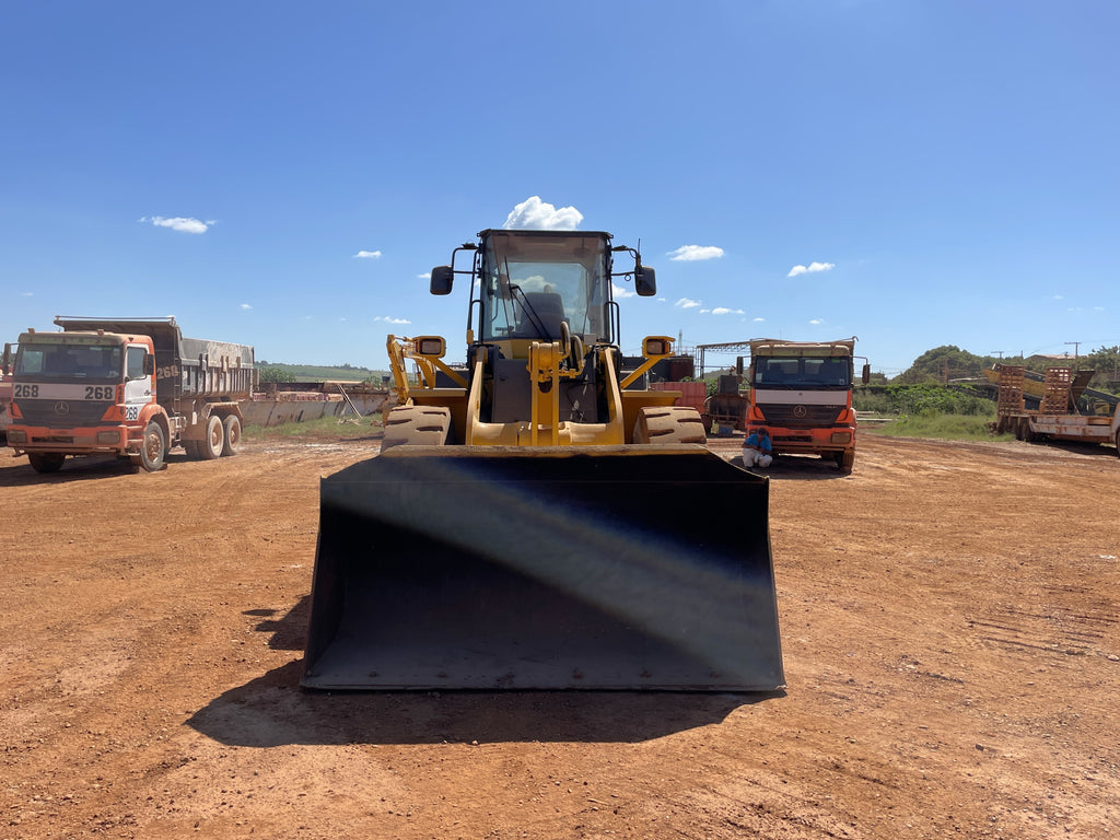 Lot 005 - 2013 Komatsu WA320