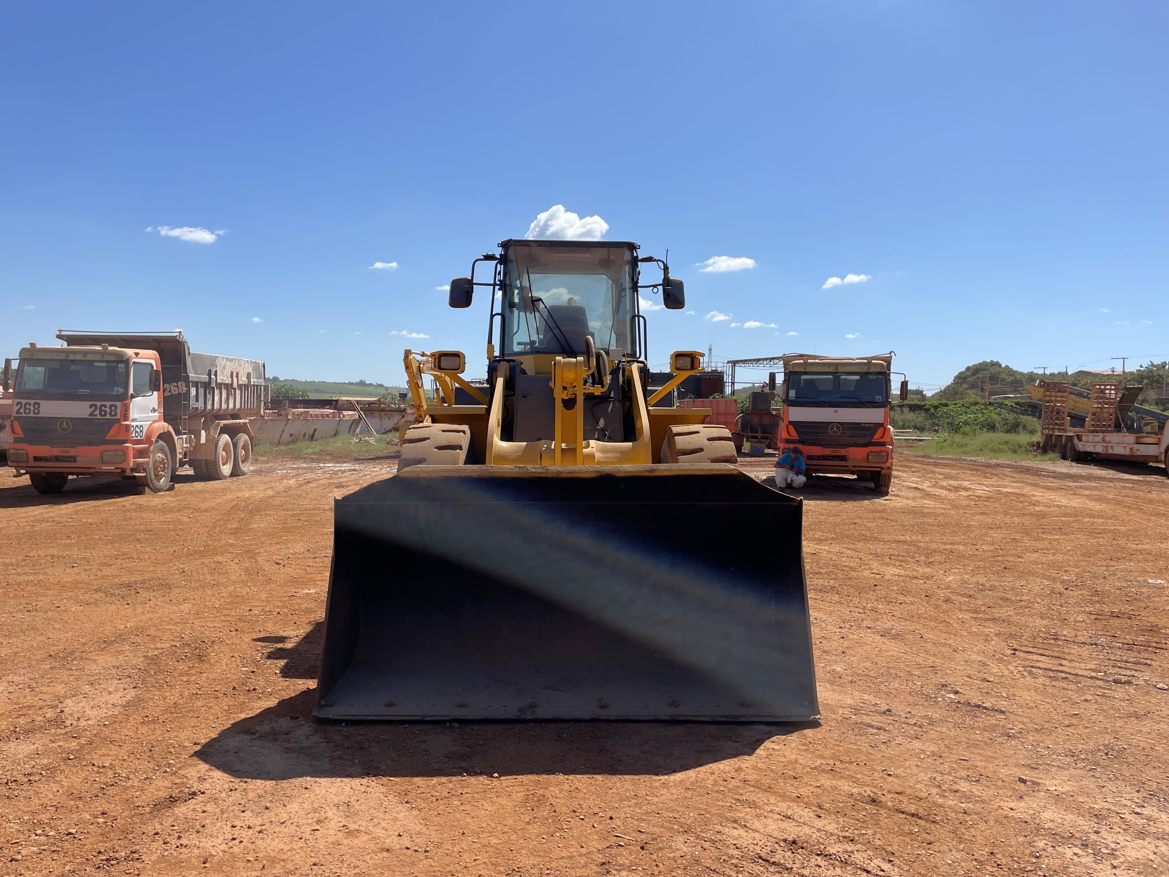 Lot 005 - 2013 Komatsu WA320