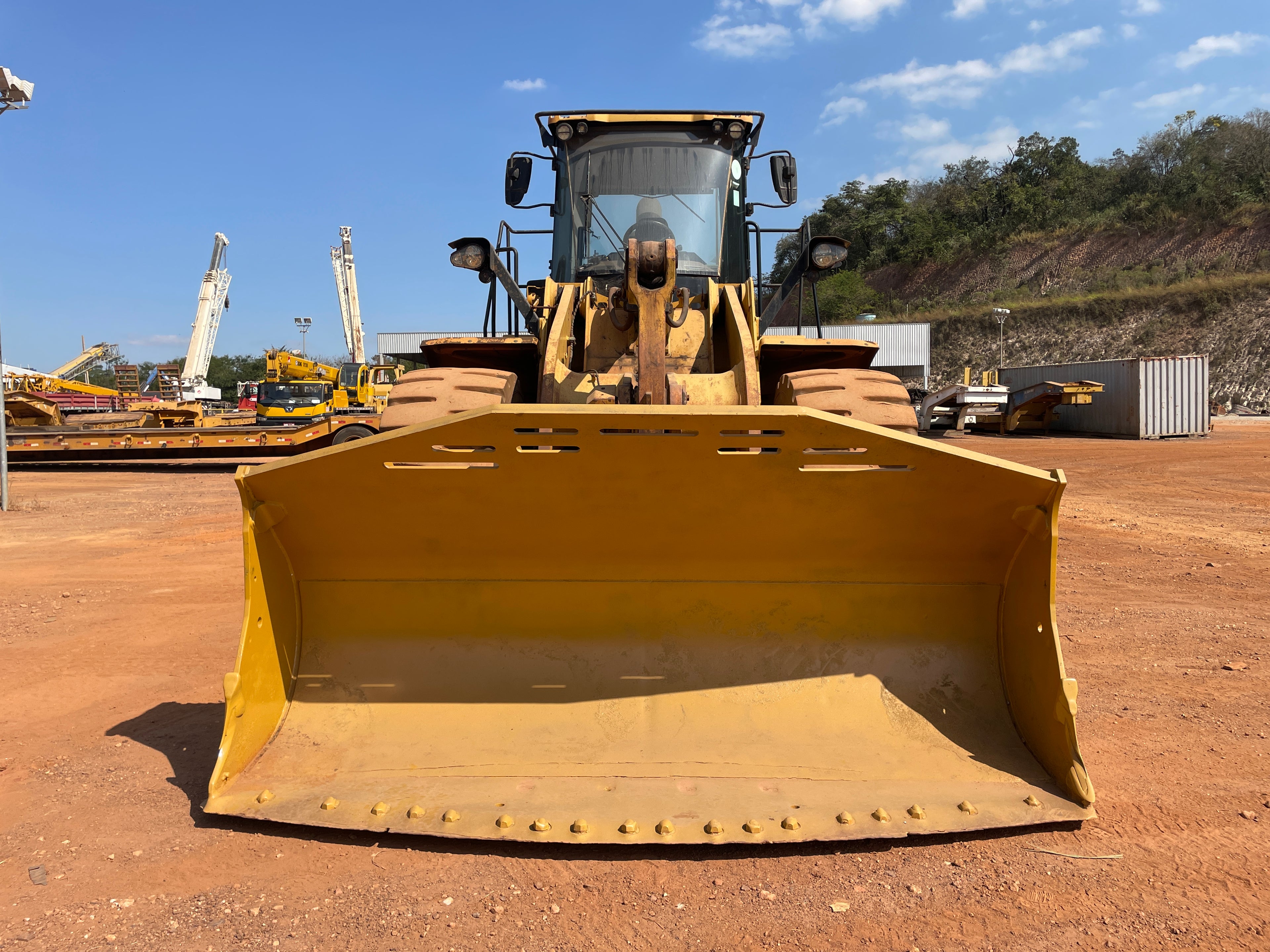 Lot 001 - 2018 Caterpillar 966L