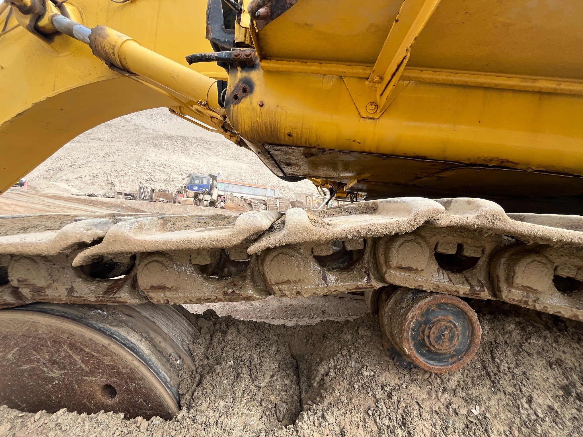Lot 013 - 2010 Komatsu PC800-8 LONG REACH