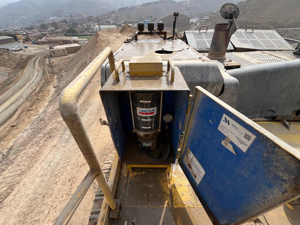 Lot 013 - 2010 Komatsu PC800-8 LONG REACH