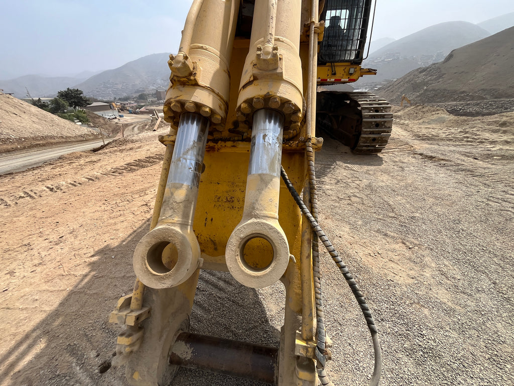 Lot 013 - 2010 Komatsu PC800-8 LONG REACH
