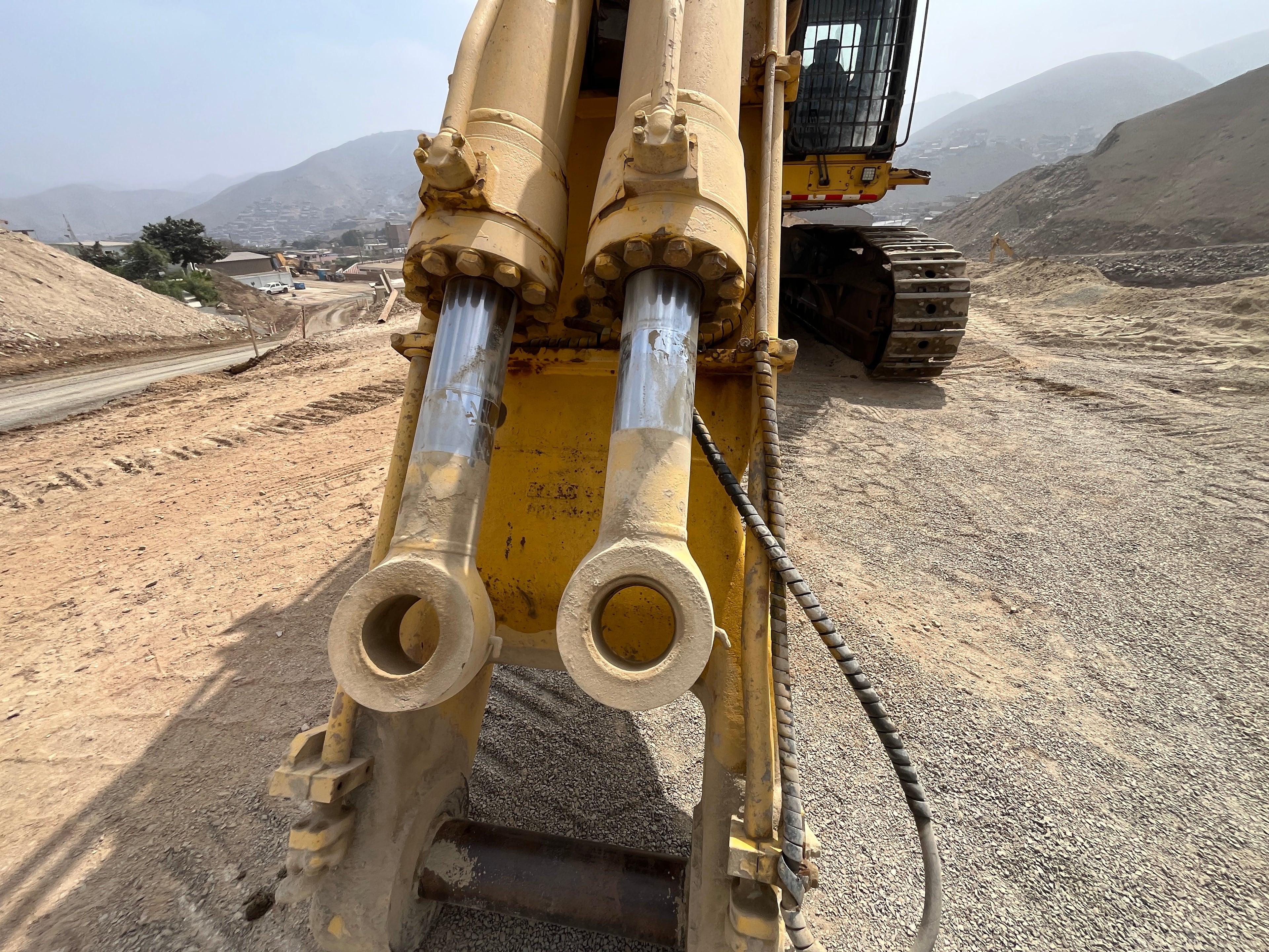 Lot 013 - 2010 Komatsu PC800-8 LONG REACH