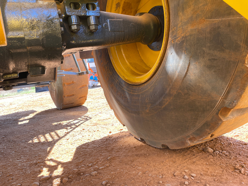 Lot 005 - 2013 Komatsu WA320