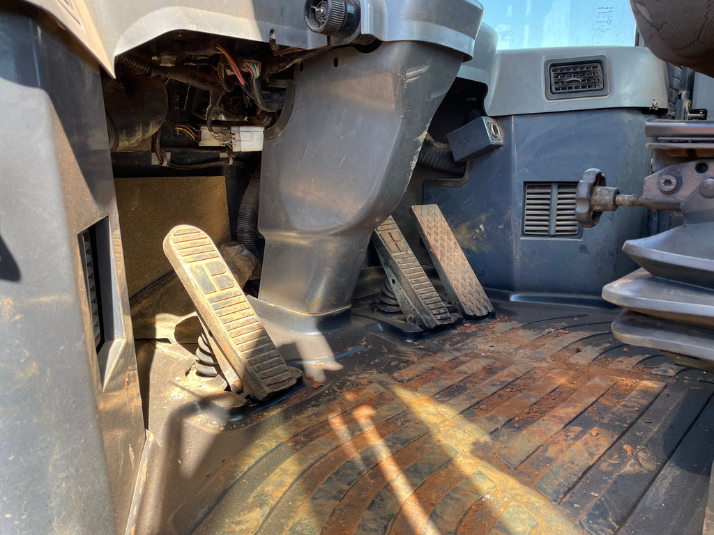Lot 005 - 2013 Komatsu WA320