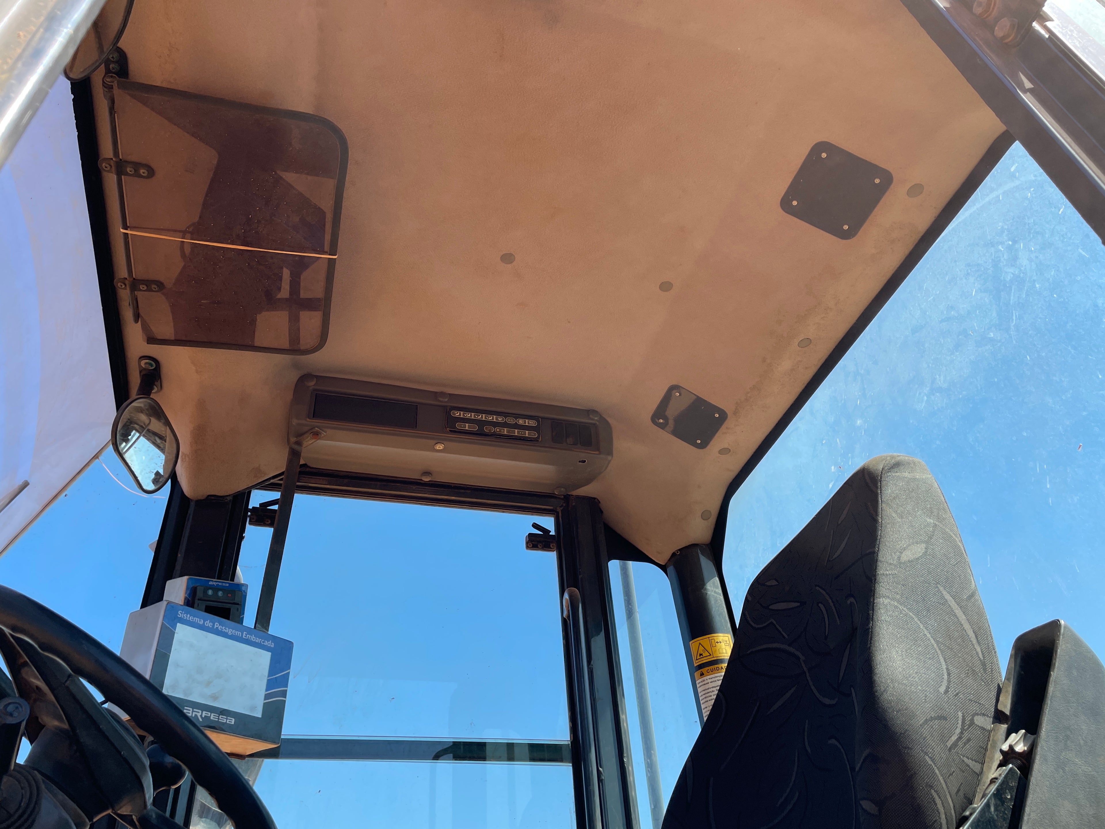 Lot 005 - 2013 Komatsu WA320