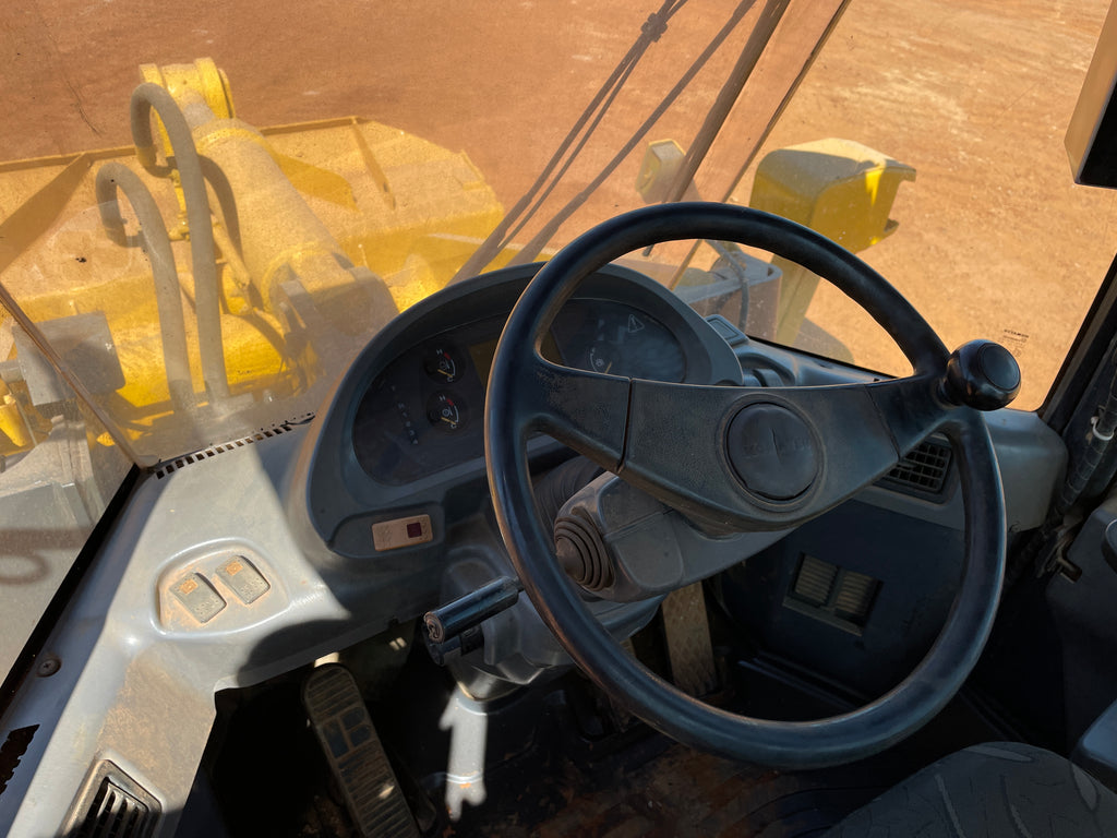 Lot 005 - 2013 Komatsu WA320