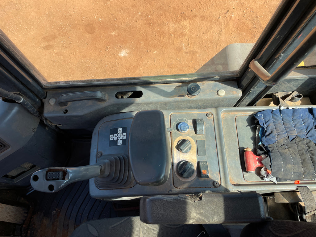 Lot 005 - 2013 Komatsu WA320
