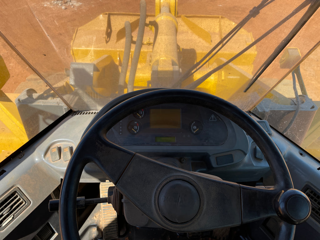 Lot 005 - 2013 Komatsu WA320