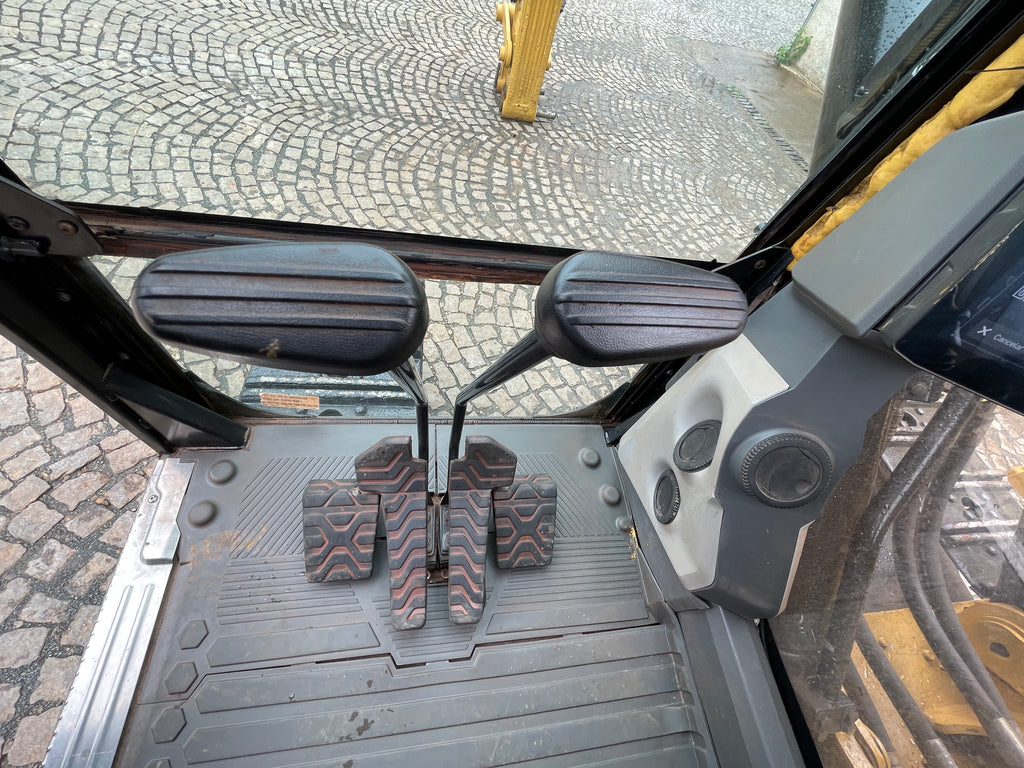 Lot 014 - 2022 Caterpillar 336
