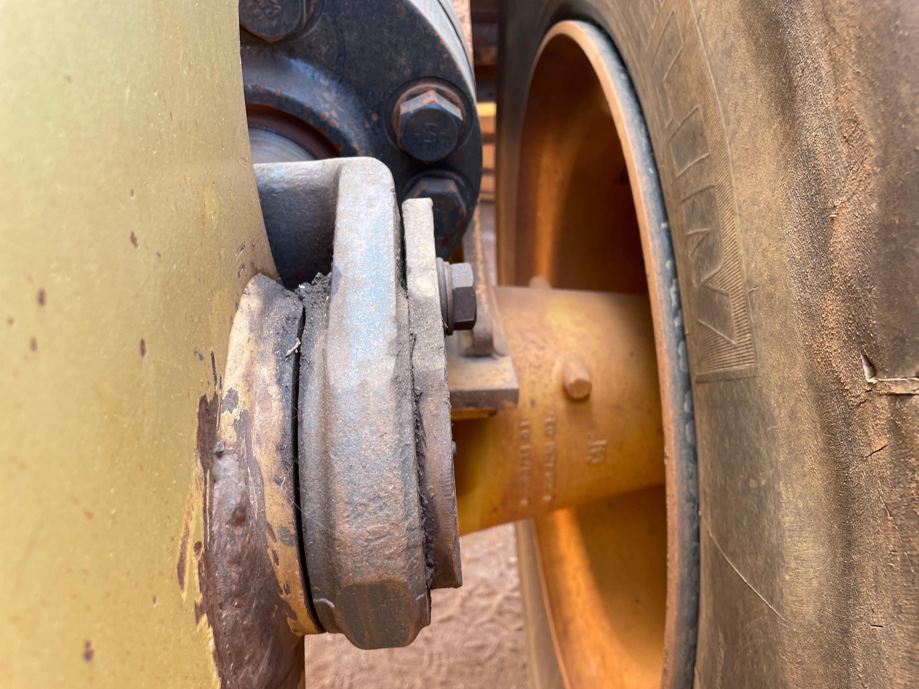 Lot 001 - 2018 Caterpillar 966L