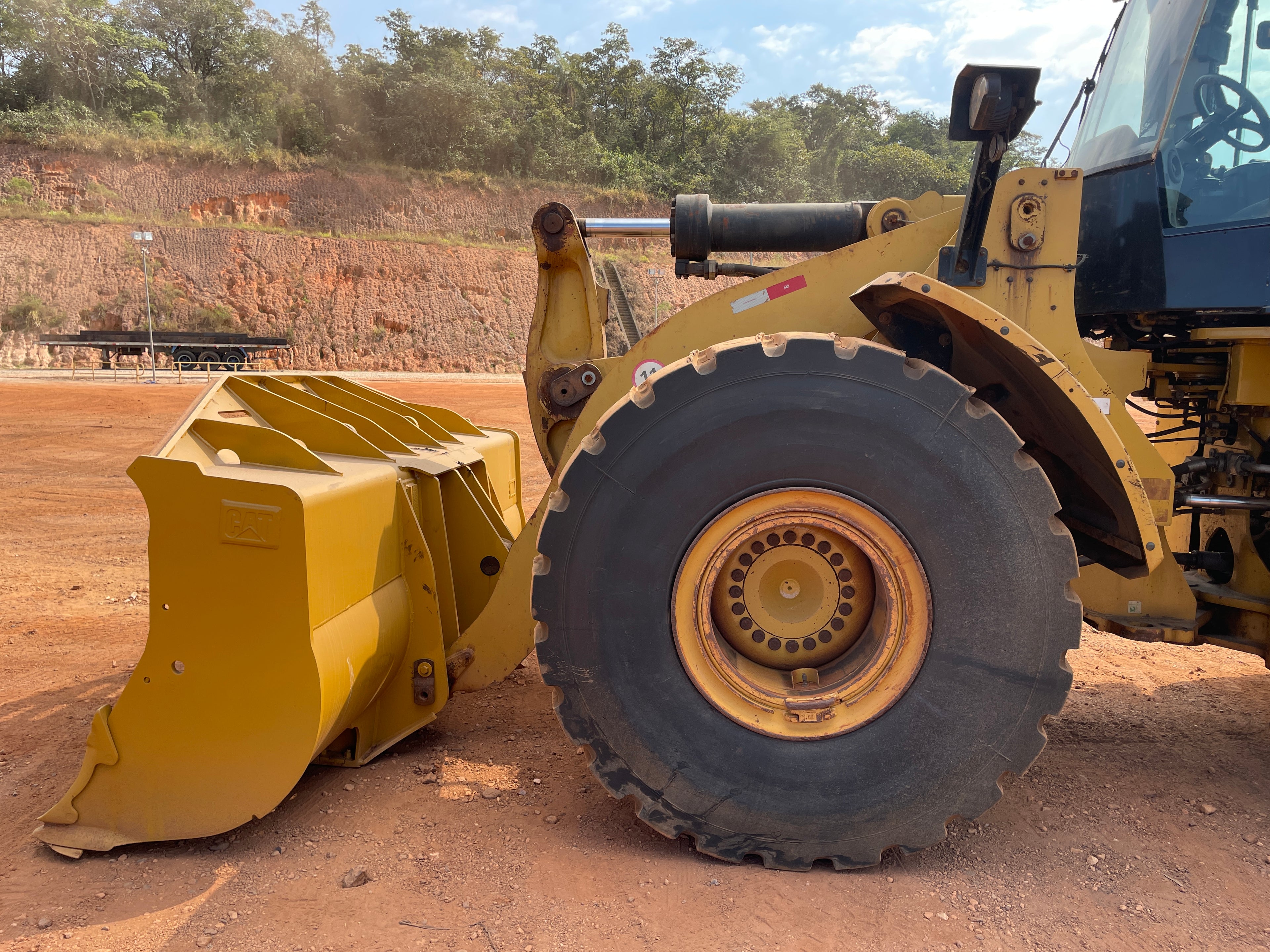 Lot 001 - 2018 Caterpillar 966L