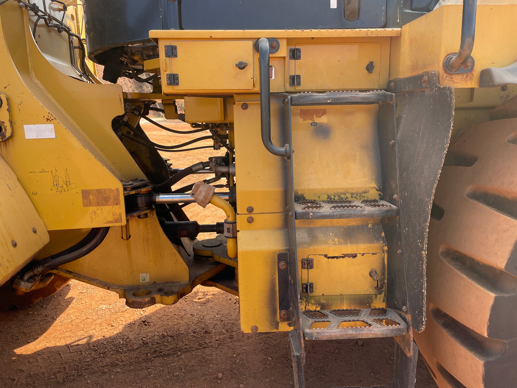 Lot 001 - 2018 Caterpillar 966L