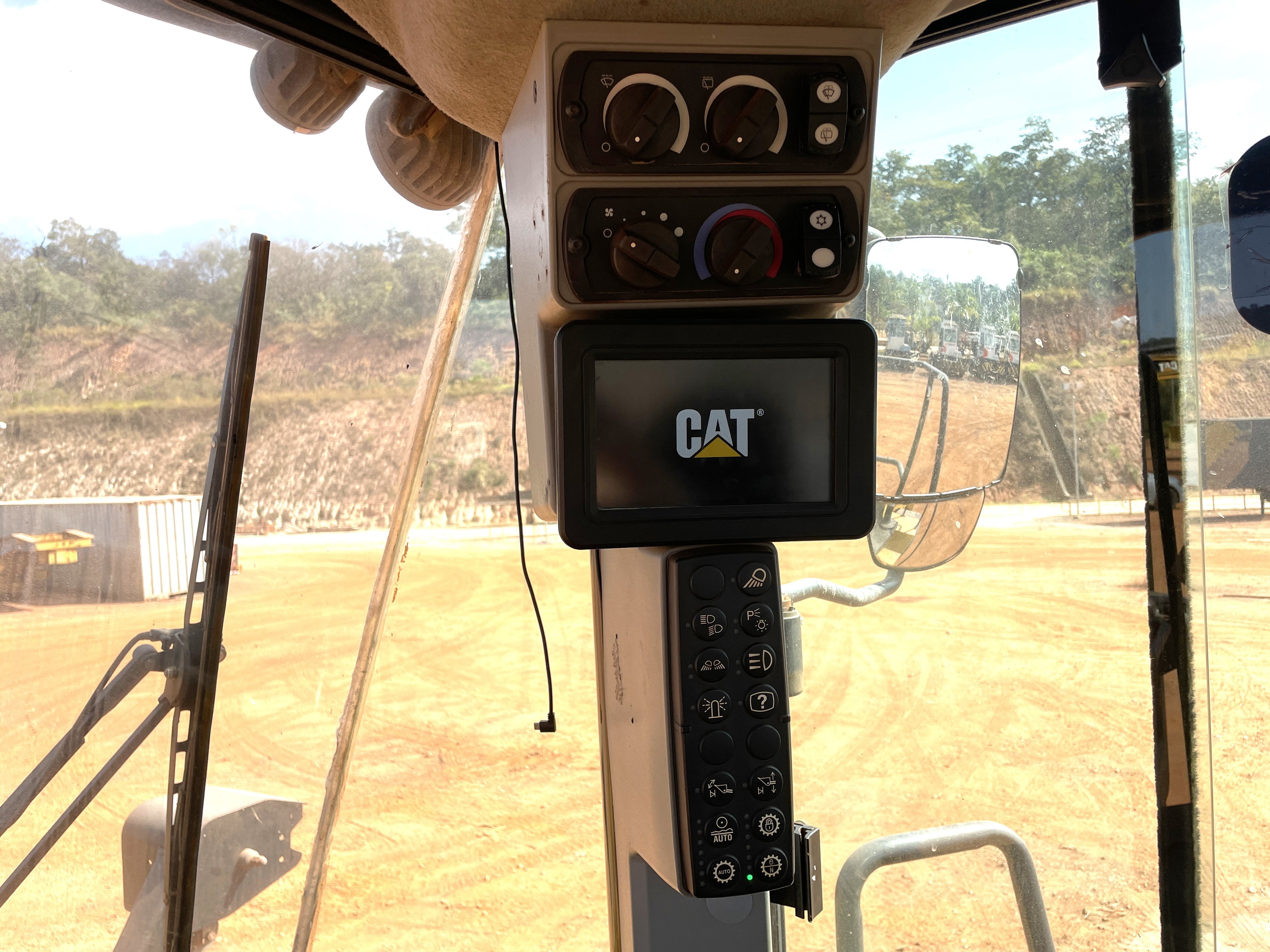 Lot 001 - 2018 Caterpillar 966L