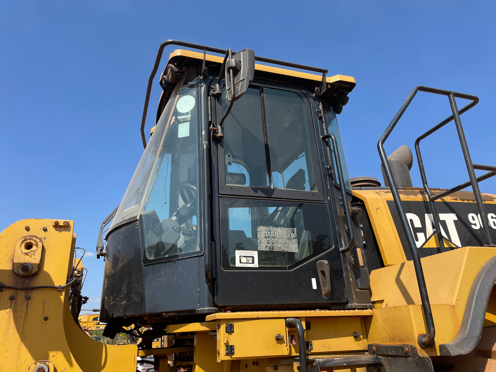 Lot 001 - 2018 Caterpillar 966L
