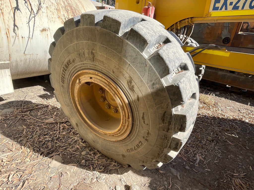 Lot 012 - 2011 Komatsu GD825A-2T