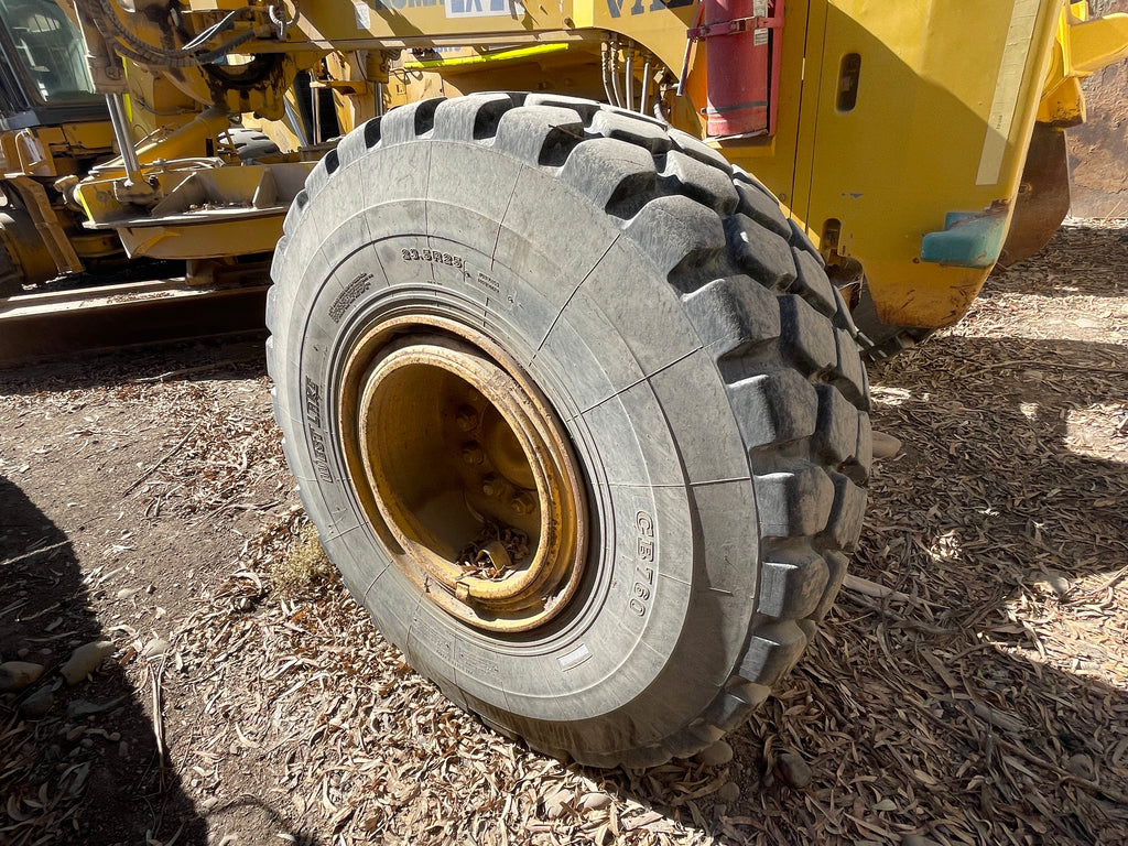 Lot 012 - 2011 Komatsu GD825A-2T