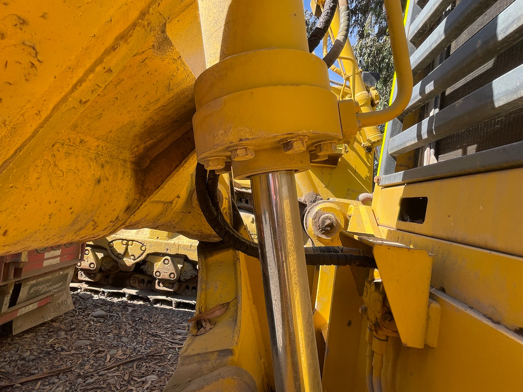 Lot 012 - 2011 Komatsu GD825A-2T