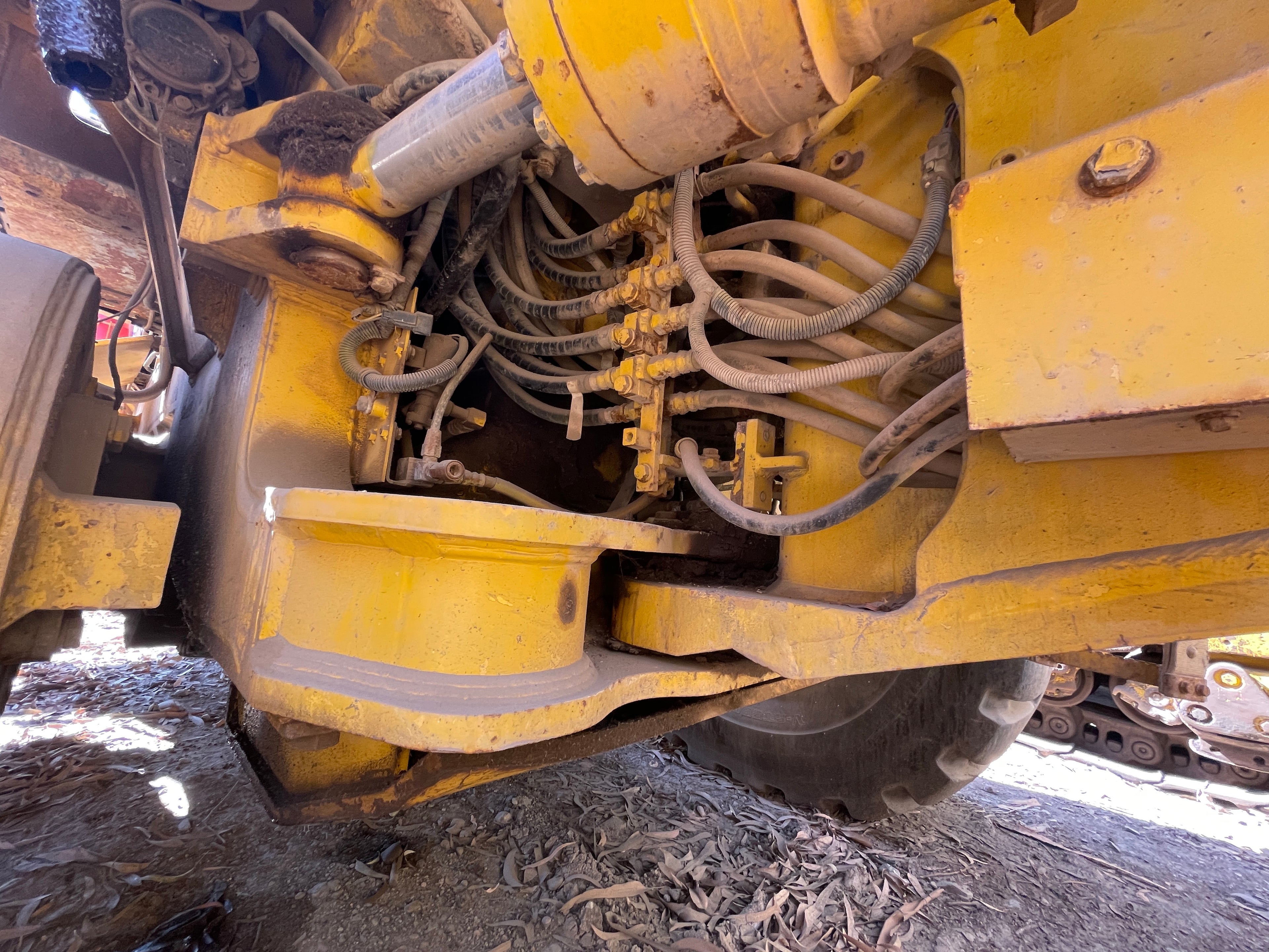 Lot 012 - 2011 Komatsu GD825A-2T