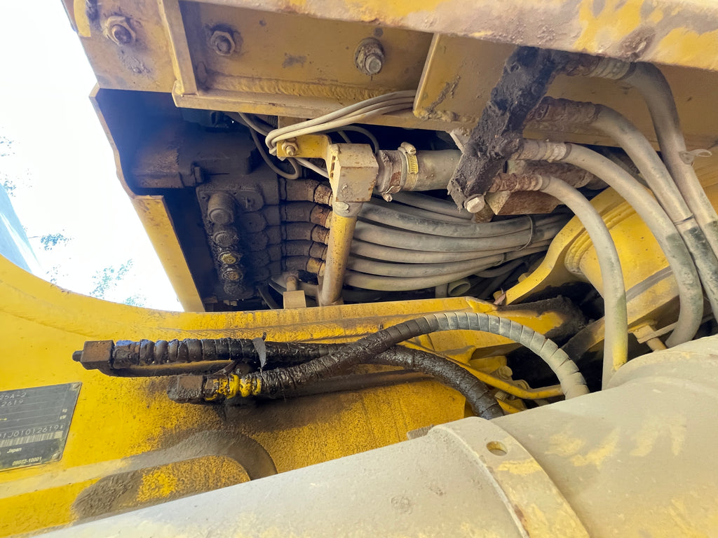 Lot 012 - 2011 Komatsu GD825A-2T