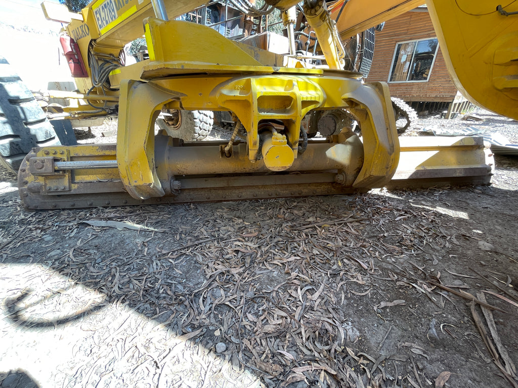 Lot 012 - 2011 Komatsu GD825A-2T