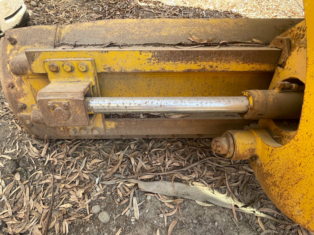 Lot 012 - 2011 Komatsu GD825A-2T