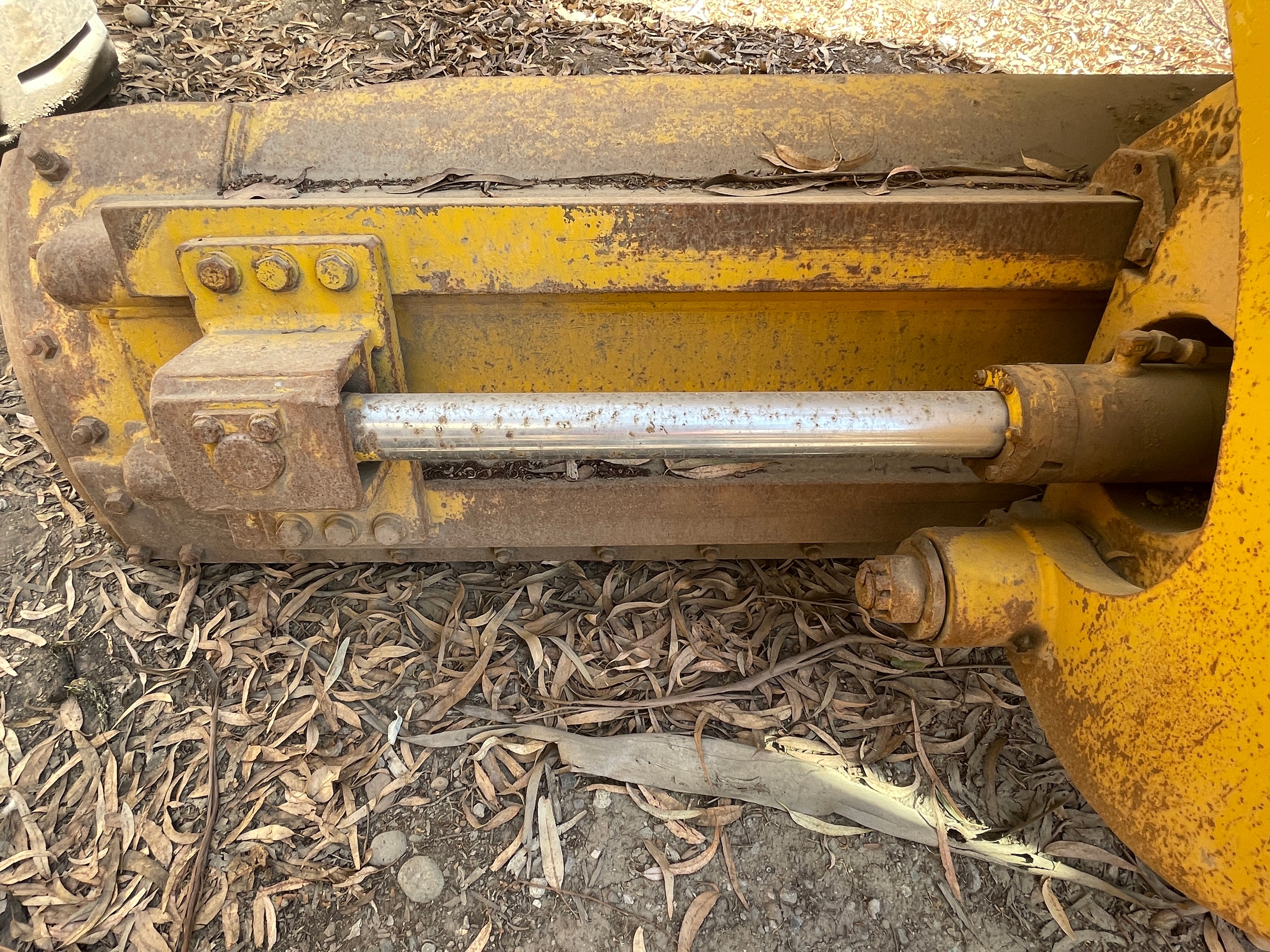 Lot 012 - 2011 Komatsu GD825A-2T